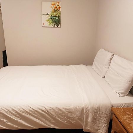 Cozy Private Rm Heart Of North York Free Parking Full Kitchen Close To Downtown Apartment Toronto Exterior photo